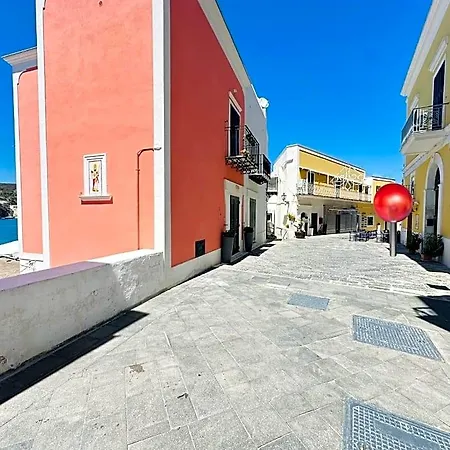Clorinda - Immobilevante 3* Ponza