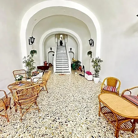 Clorinda - Immobilevante Oda ve Kahvaltı Ponza