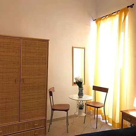Clorinda - Immobilevante Oda ve Kahvaltı