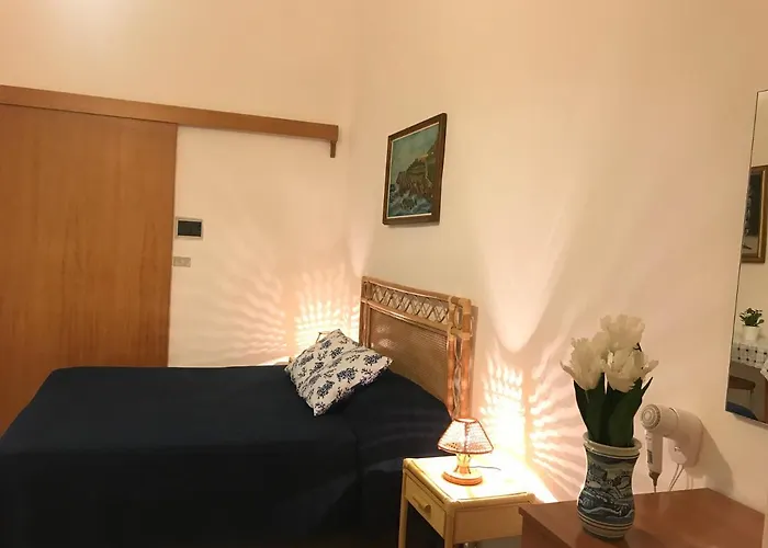Clorinda - Immobilevante 3* Понца
