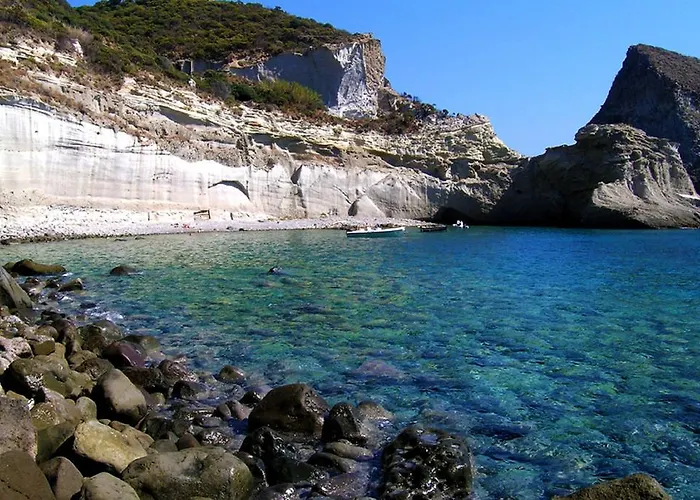 Clorinda - Immobilevante 3* Ponza